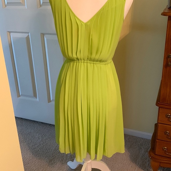 🎁 JESSICA SIMPSON Lime Green Pleated Cocktail Dress Size 2 - Picture 5 of 5